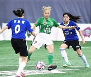 박주호, '골때녀' 감독 데뷔전…유럽식 축구 통할까