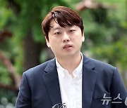 참고인 조사 경찰 출석하는 박단 비대위원장