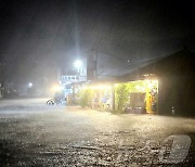 ‘백중사리’에 태풍 겹쳐…보령시 오천항 일원 침수