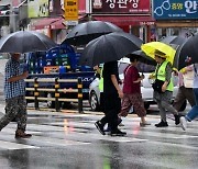 '처서 매직' 올해는 없다…강원내륙 무더위 속 강한 비까지