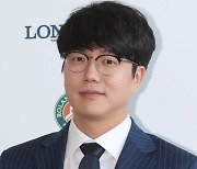 ‘2병 2만8000원’ 성시경 막걸리, 판매 첫날 매진