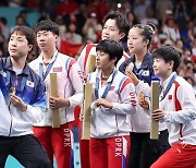 히죽히죽 웃은 죄?…‘신유빈과 갤럭시 셀카’ 北 선수들, 사상검열