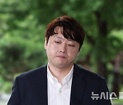 참고인 조사 출석하는 박단