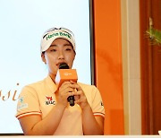 'JLPGA 최연소 15세 우승' 이효송, KLPGA 데뷔…"큰 무대 경험 쌓고파"