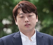 박단 대전협회장 경찰 출석…"전공의 사직은 개인 선택"