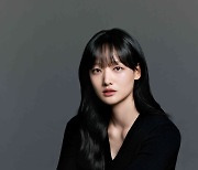 신예 김소율, 흑과 백 반전 프로필[화보]