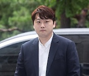 참고인 조사 출석하는 박단 대전협 비상대책위원장