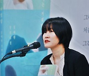 '이중 하나는 거짓말'의 작가 김애란