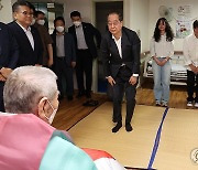 오성규 지사 생신 축하하는 한덕수 총리