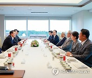 尹대통령 만난 반기문·윤병세·김형석 "통일독트린 시의적절"