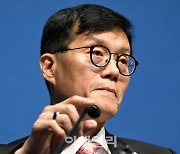 [포토] 기자간담회 발언하는 이창용 한국은행 총재