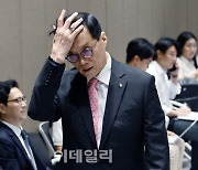 [포토] 기자간담회 참석하는 이창용 한국은행 총재