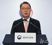 정부 "응급실 이용 경증환자 42%…본인부담금 더 인상할 것"