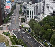 차량 통제로 텅 빈 도심