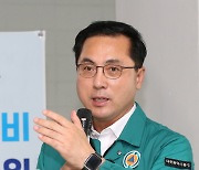 인사말하는 박희조 대전 동구청장