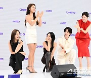 [포토] 선예 소유 한예슬 안재현 김소영, 치열한 포즈 배틀