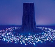 인생무상 비추는 6000개의 LED