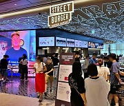 Lotte opens new branch of Gordon Ramsay Street Burger