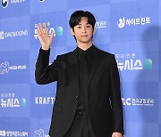 김수현 ‘완벽 수트핏’ [MK포토]