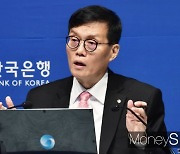 이창용, 영끌족 향해 무거운 경고 "급하게 금리 내릴 가능성 없다"