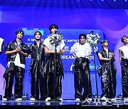 [ST포토] NCT 127, '여러분 덕분에 수상했어요'