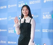 김혜윤 '깜찍 손인사'[★포토]