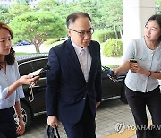 출근하는 이원석 검찰총장