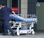 [속보] 정부 "응급실 전문의 진찰료 추가 인상…의료진 지원 강화"