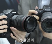 [포토]새롭게 출시된 캐논 EOS R1-R5 Mark II