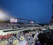 "200만원 넘게 내고 화면만 봤다…개막식 티켓값 돌려줘"