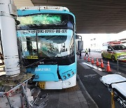 ‘스르륵’ 브레이크 대신 액셀 밟았다, 수원 버스 CCTV 보니