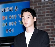 슈가, 3시간 경찰조사 귀가…"다신 이런 일 없도록, 반성"