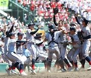 한국계 교토국제고, 일본 고시엔 첫 우승… 한국어 교가 울려 퍼졌다