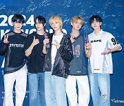 TXT, 'K 월드 드림 어워드'서 2관왕…“함께할 날들이 길었으면”