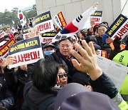 [단독] 2019년 ‘보수단체 국회 난입 사태’, 주동자는 김문수였다