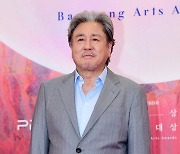 "나라도 안가" 최민식 쓴소리에도…CJ CGV, 연고점 경신 [종목+]