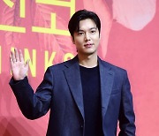 [포토] 이민호, '부드러운 손인사~'