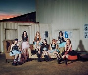 유니스, 글로벌 차트 정상→시상식 2관왕⋯‘CURIOUS’로 커리어 하이ing