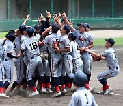 '동해바다 건너서' 한국계 교토국제고 일냈다, 일본 고시엔 대회 우승 쾌거…두 번의 만루 위기 극복