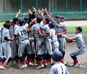 ‘2실책 극복→연장 혈투 승리’ 한국계 교토국제고, 창단 첫 고시엔 우승…“힘들었지만 모두 보상받은 것 같아”