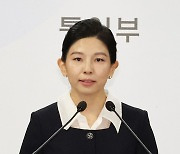 브리핑하는 김인애 부대변인