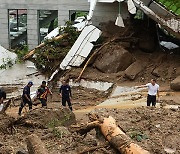 태국 푸껫 폭우로 산사태…최소 10명 사망