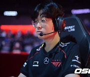 ‘제우스 특급 캐리 쇼’ T1, 이통 라이벌 KT 3-1로 꺾고 PO 2R 진출(종합) [LCK]