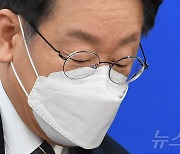 이재명 “尹정부 독도지우기 진상 조사하라”…병상 지시