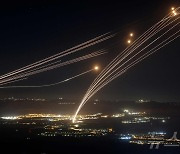 헤즈볼라 "사령관 살해 대응해 이스라엘에 100발 이상 로켓 발사"(상보)