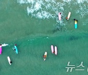 ‘막바지 피서객 북적’ 강원 해수욕장에 5만5000명…유명산도 인파