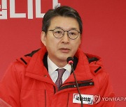 與 “‘민주당식 독도괴담’, 日이 원하는것…‘독도를 정치 선동 소재 삼아 개탄’”