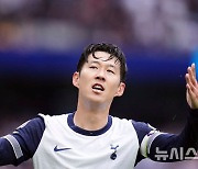 손흥민 시즌 1·2호골 폭발…토트넘, 에버턴에 4-0 완승