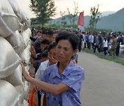 수해 지원 거부하던 북, 러시아 물자는 받은 듯