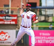 한국서 퇴출 투수→감격의 MLB 복귀 '3이닝 퍼펙트' SV라니!... 은퇴가 아니었다